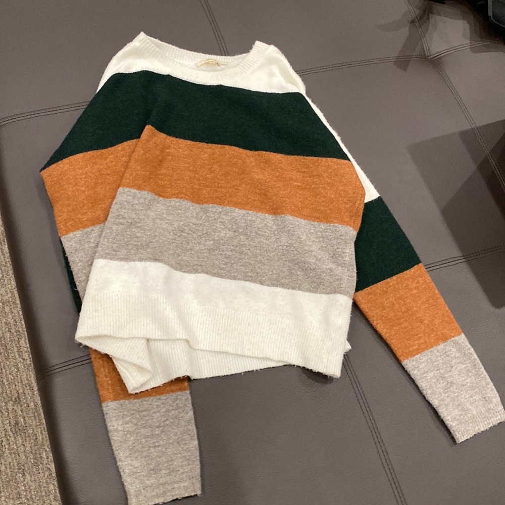 Andree sweater size Small